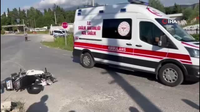Otomobil ile çarpışan motosiklet sürücüsü ağır yaralandı