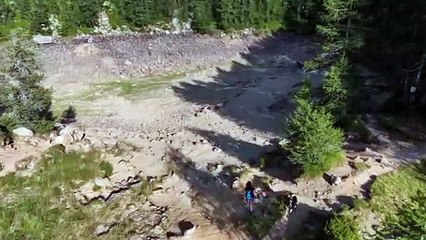 Download Video: Valchiavenna, siccità in alta quota: il Lago Azzurro completamente prosciugato visto dal drone