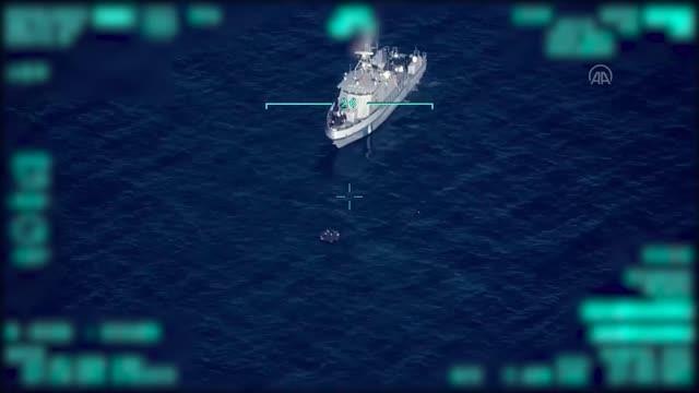 MSB, düzensiz göçmenlerin Ege Denizi'nde Yunanistan tarafından geri itilişinin görüntülerini paylaştı