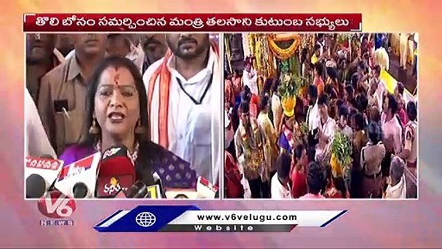 GHMC Mayor Gadwal Vijaya Lakshmi Visits Secunderabad Ujjaini Mahankali Temple_ Bonalu 2022 _ V6 News