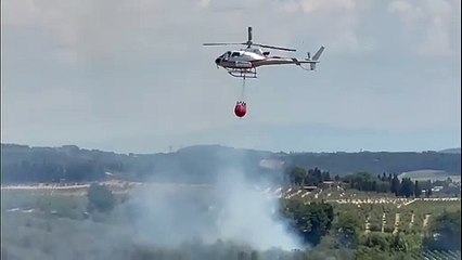 Incendio a Vinci (Firenze), interviene l'elicottero