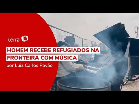 Pianista toca na fronteira entre Ucrânia e Polônia para receber refugiados