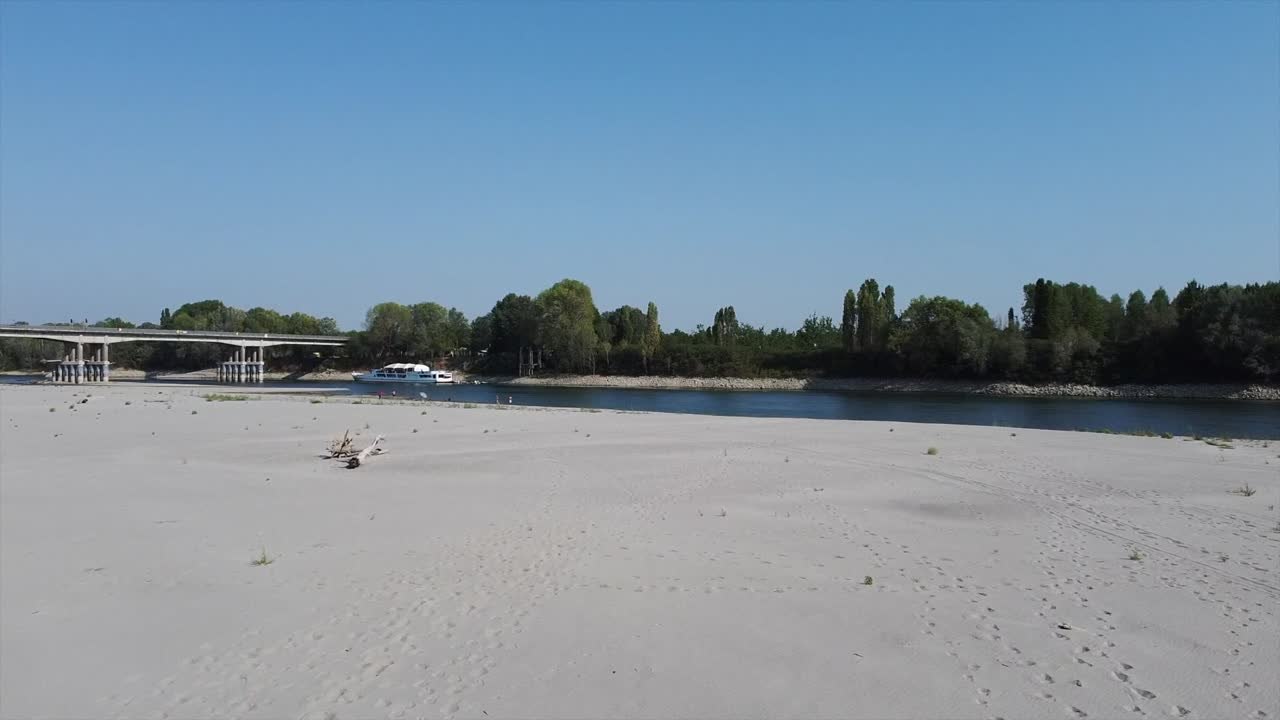 Siccita', il Po in secca tra Parma e Reggio Emilia