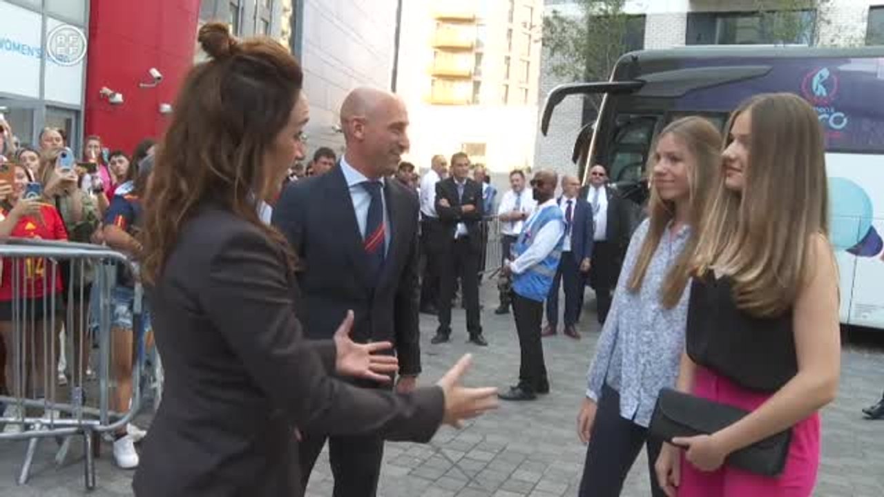 La princesa Leonor y la infanta Sofía apoyan a la Selección española femenina en la EURO 2022