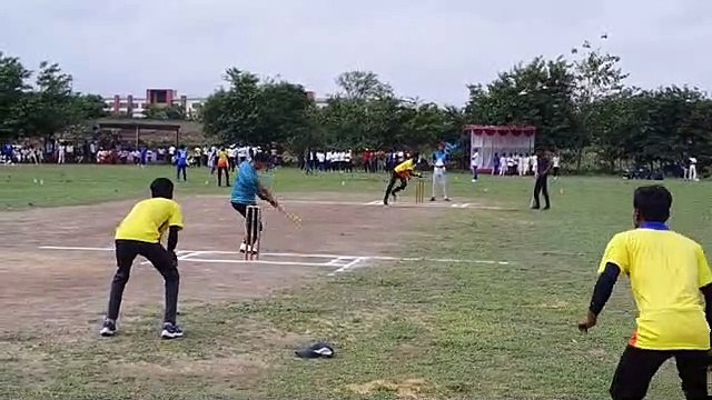 करौली में टेनिस बॉल क्रिकेट का शुरू हुआ रोमांच