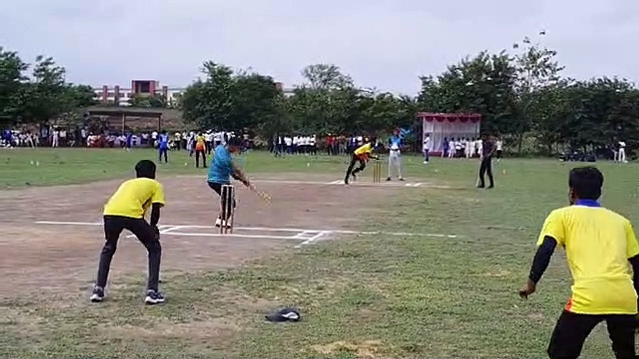 करौली में टेनिस बॉल क्रिकेट का शुरू हुआ रोमांच