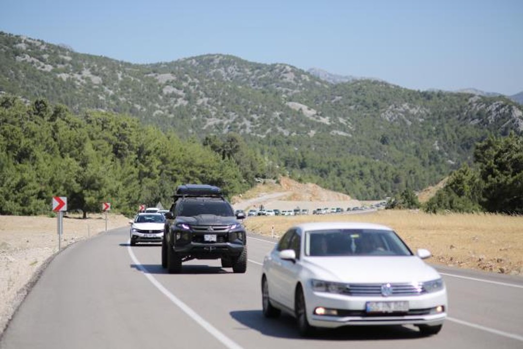 Antalya-Konya kara yolunda tatil dönüşü yoğunluğu yaşanıyor
