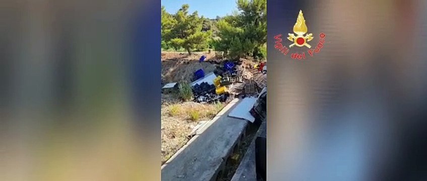Tir si ribalta da un ponte a Trebisacce, morto 59enne di Barcellona Pozzo di Gotto