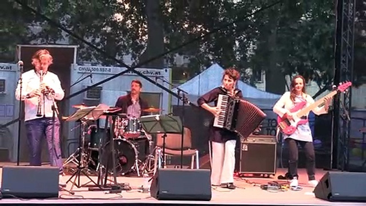 Kultur Sommer Wien  - Großmütterchen Hatz -  20. Mortarapark