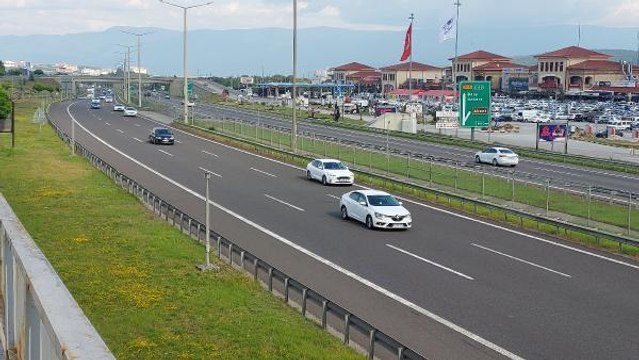 BAYRAM TATİLİNİN SON GÜNÜNDE BOLU GEÇİŞİNDE AKICI YOĞUNLUK