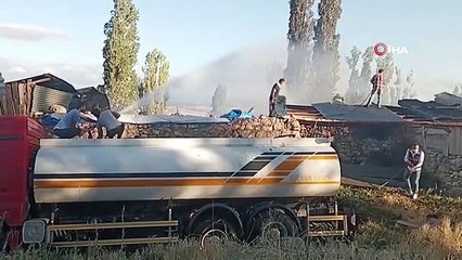 Sivas'ta bir evde başlayan yangın iki ev ve iki ahırı kullanılmaz hale getirdi