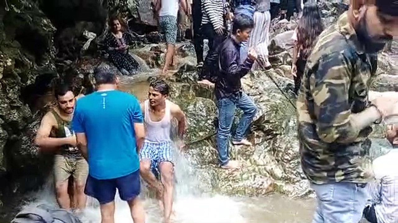 Gujarat WaterFall News Video हाथणी माता के झरने से ऐसे निखर रहा प्रकृति का सौंदर्य, उमड़ रहे पर्यटक