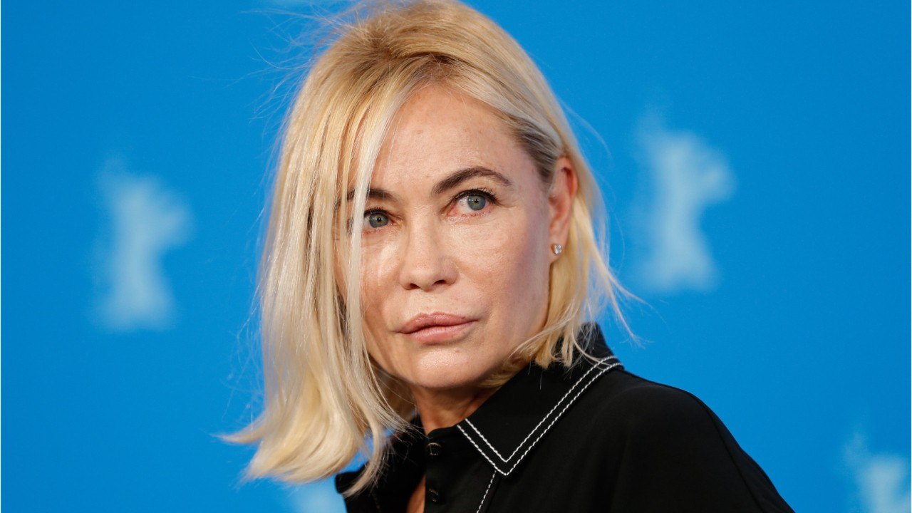 VOICI - Emmanuelle Béart : cet ancien Premier ministre qu’elle ne voulait absolument pas croiser lors d'une émission