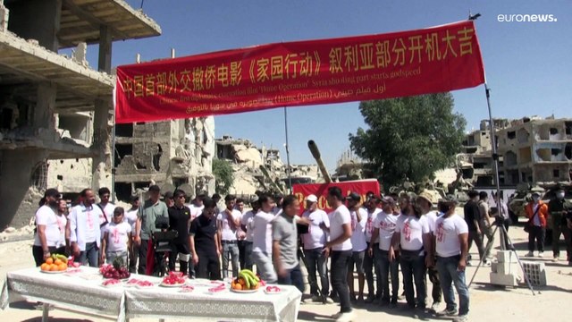 شاهد: معقل سابق لتنظيم الدولة الإسلامية في سوريا يتحول إلى استوديو لفيلم صيني ينتجه جاكي شان