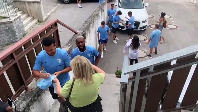 Lazio, l'arrivo dei calciatori per la cena di squadra
