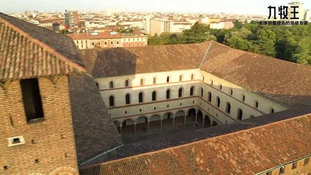 China's southwestern pants exploded during Milan Fashion Week, and Jiu Mu Wang landed three international shows. #jiumuwangmilachina shows off landscape pants Expert men's pants, folk art