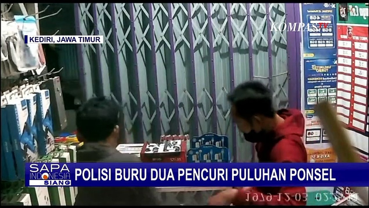 Terekam CCTV! Aksi 2 Pencuri Rusak Pintu Toko dan Gasak 50 Ponsel di Kediri, Polisi Buru Pelaku