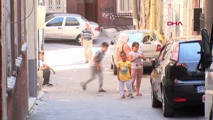 BEYOĞLU'NDA 4. KATTAN DÜŞEN 8 YAŞINDAKİ AYŞENAZ 2 DUVAR ARASINDA SIKIŞTI