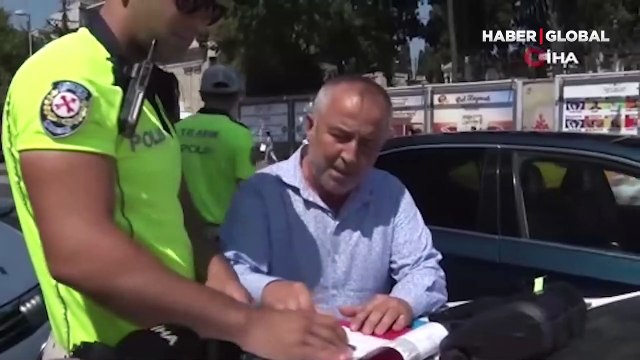 Dakikalarca dil döküp cezadan kurtulamayınca... “Polis memurlarını çok seviyorum”
