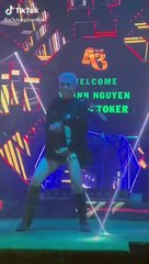 mặc crop top nhảy cực sung