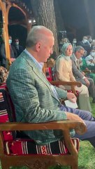 Erdoğan, seslendirdiği şiiri dinlerken ağladı