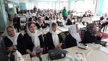 İranlı kadın kuaförler önce eğitim aldı, sonra tarihi yerleri gezdi