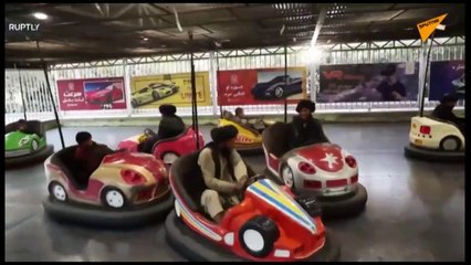 Daha önce lunaparkı ateşe vermişlerdi: Taliban yine çarpışan arabalara bindi