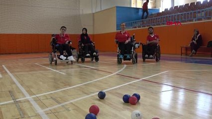 BOCCE SPORUYLA HAYATA BAĞLANAN KAS ERİMESİ HASTASI RABİA, MİLLİ TAKIM KAMPINDA