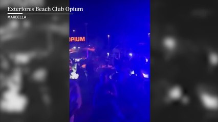 Los asistentes a la fiesta huyen tras el tiroteo