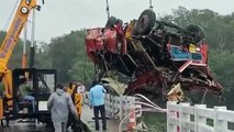 Queda de autocarro de ponte na Índia faz pelo menos 13 mortos
