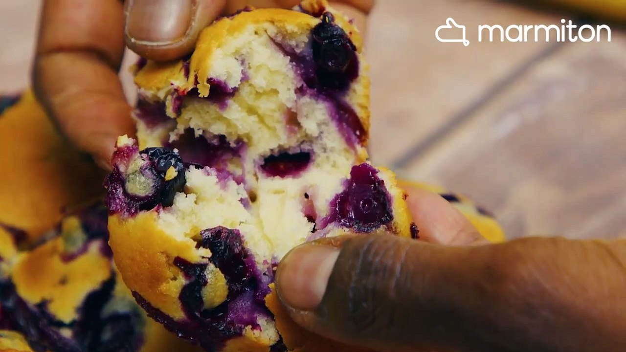 Préparer des muffins aux myrtilles pour un goûter réussi !