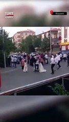 Gelin düğünü bıraktı kavga ayırdı!
