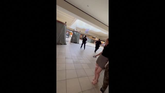 Tres muertos en un tiroteo de un centro comercial de Indianapolis