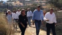 Sánchez se pasea por una zona de incendios en Cáceres para decir que 