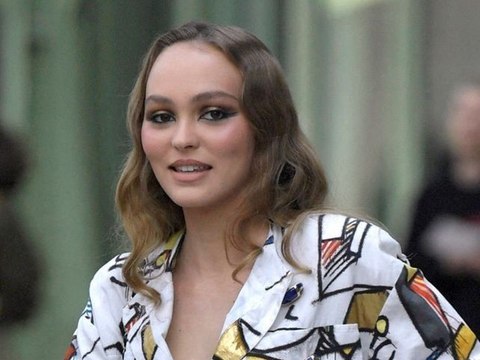 Apparition surprise de Lily-Rose Depp : la fille de Vanessa Paradis dévoile sa plastique de rêve et son ventre plat avec un croc top ultra tendance