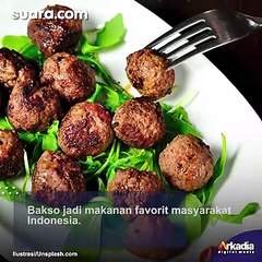 Bikin Pentol Warna Pink, Pedagang Bakso Ini jadi Langganan Bocil