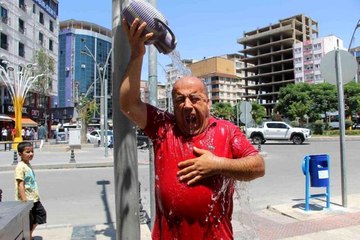 Batman'da sıcaktan bunalan vatandaşlar ilginç yöntemlerle serinliyor