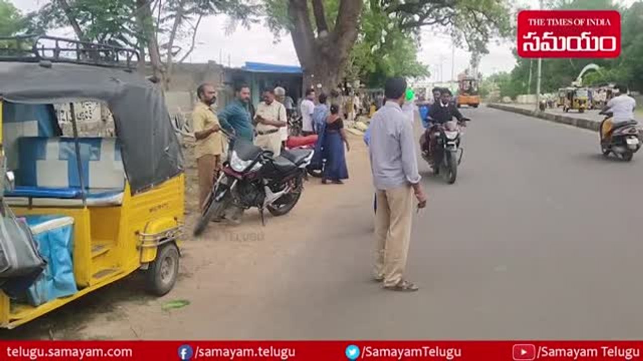 స్కూల్ విద్యార్థుల ఆటో బోల్తా.. ఆరుగురికి గాయాలు