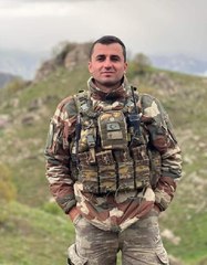 Son dakika haber... TABUTA SARILAN ŞEHİT TEĞMENİN BABASI KOMUTANIM CANIM OĞLUM