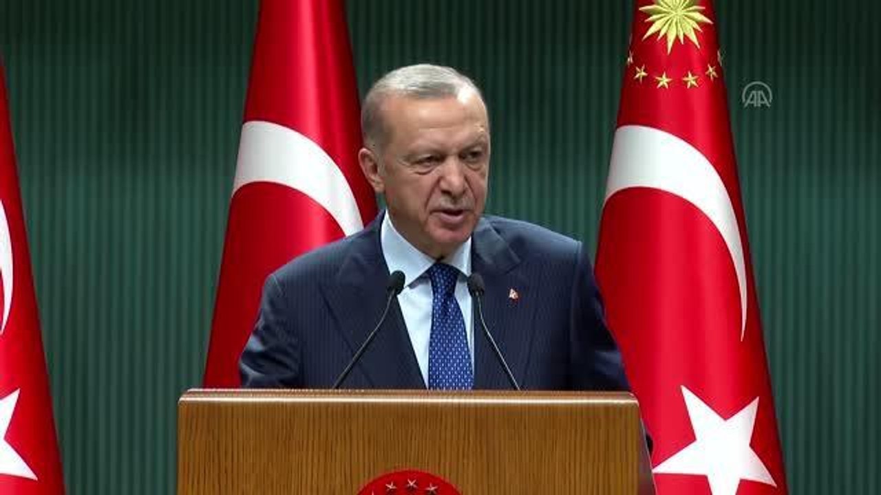 Cumhurbaşkanı Erdoğan: "Devlete bağlı üniversitelerimizin tıp ve diş hekimliği fakültelerinin son sınıf öğrencilerine asgari ücret tutarı kadar ödeme...