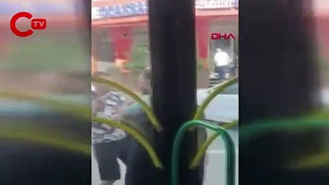 Arnavutköy'de kornaya basarak uyaran İETT otobüsünün şöförüne saldırı