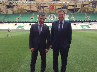 Konyaspor'un yeni sezondaki isim ve forma sponsoru "arabam.com" sitesi oldu