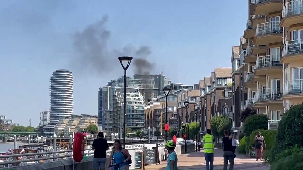 Clapham fire: Woman treated for smoke inhalation at south London balcony blaze