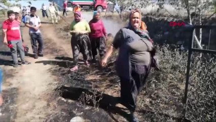 Son dakika... FIRTINADA UÇAN ÇATI ELEKTRİK TELLERİNİ TAKILIP, YANGINA NEDEN OLDU