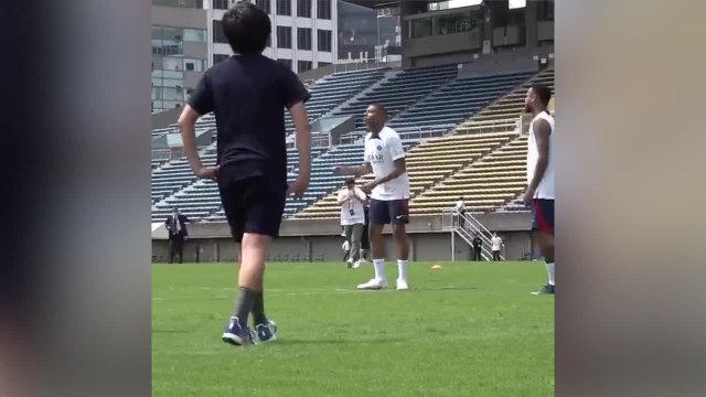 La inoportuna gracia de Neymar a unos niños: la reacción de Mbappé y Ramos, viral