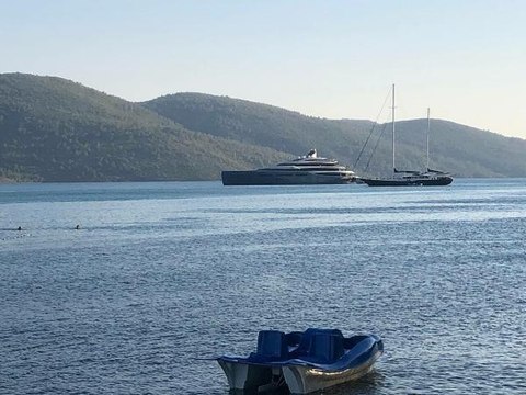 LEWİS'İN YATI, GÖKOVA KÖRFEZİ'NDE