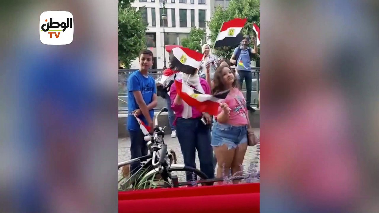 بالزغاريد والأغاني الوطنية..  المصريون في ألمانيا يستقبلون الرئيس السيسى