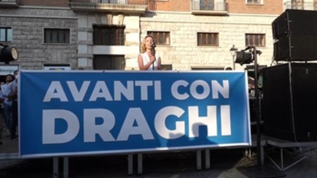 Aumentan los llamamientos en toda Italia para que Draghi no dimita