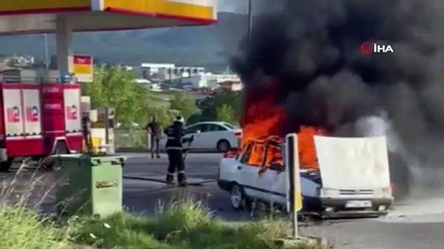 Akaryakıt istasyonunda otomobil alev aldı