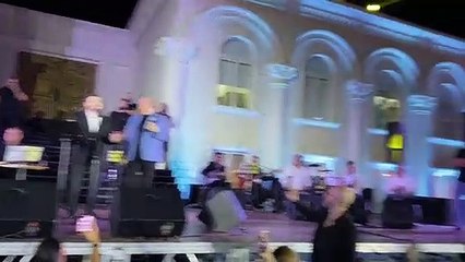 هانى شاكر يتألق بحفله في لبنان ووليد توفيق يشاركه في غناء "كيف بتنسى"